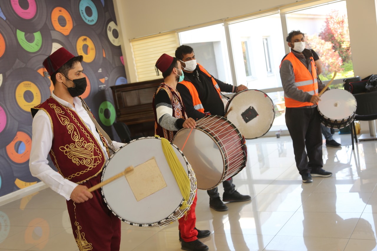 Eğlenceyi Herkesin Dahil Olduğu Sosyal Bir Deneyime Dönüştürüyoruz