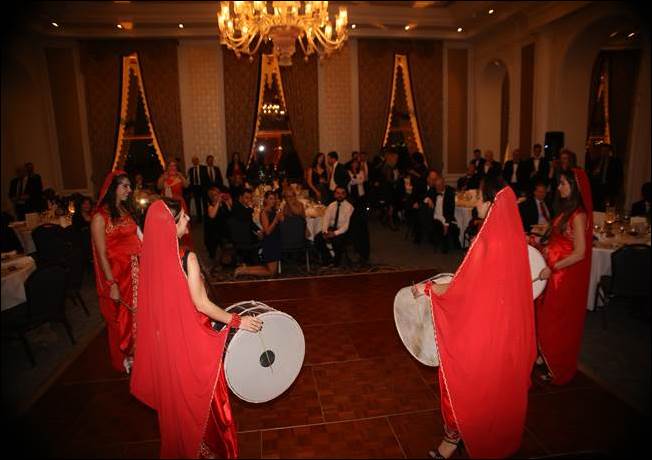 Geleneksel Kıyafetli Davul Zurna Ekibiyle Gösterişli Sahne Deneyimi