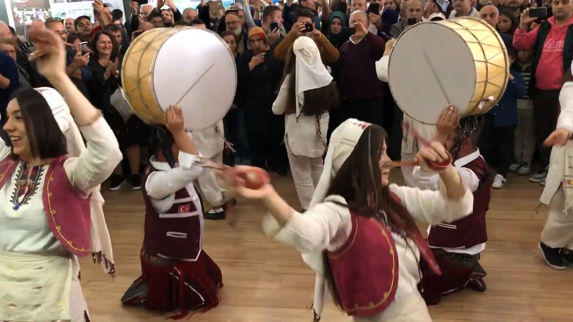 Asker Uğurlamalarında Davul Zurna Eşliğinde Coşkulu Veda Anları